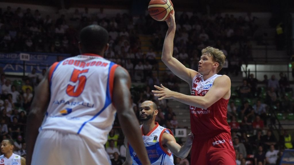 Playoff-Cantu