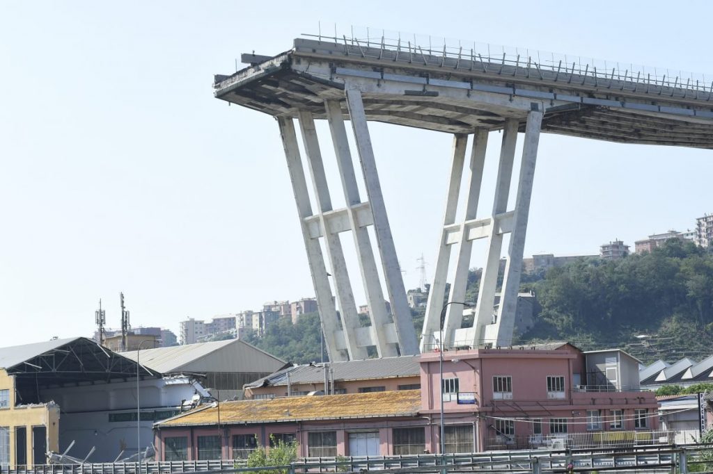 Genova: il calcio e il Ponte Morandi