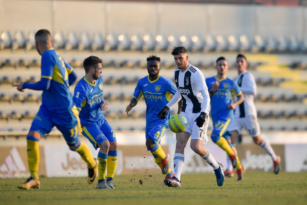 Napoli: Mezzoni nella Carrarese