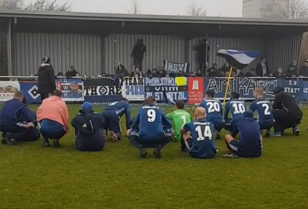 La carica dei tifosi anche per il derby giovanile di Amburgo