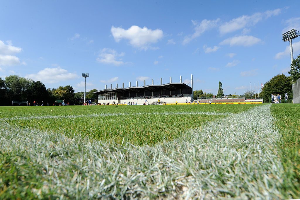 Il campo di calcio e gli amatori