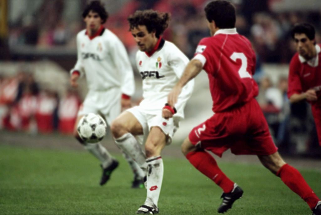 Marco Simone of AC Milan and Antonio Veloso of Benfica