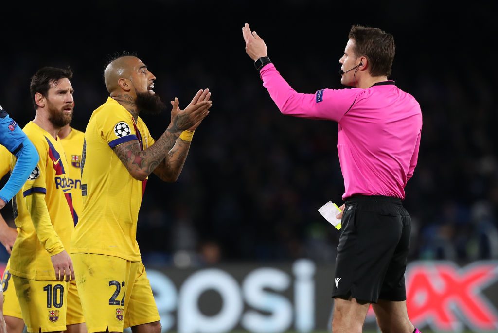 SSC Napoli v FC Barcelona - UEFA Champions League Round of 16: First Leg