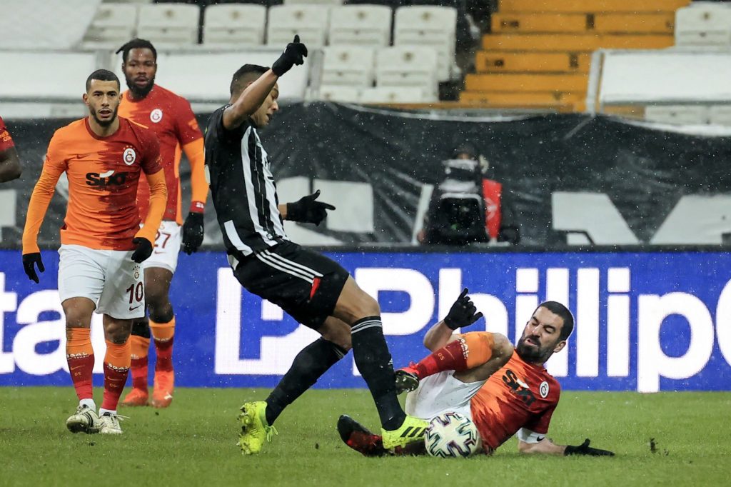 Derby Istanbul Arda Turan in Besiktas Galatasaray