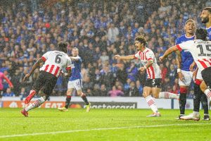 RANGERS-PSV 2-2