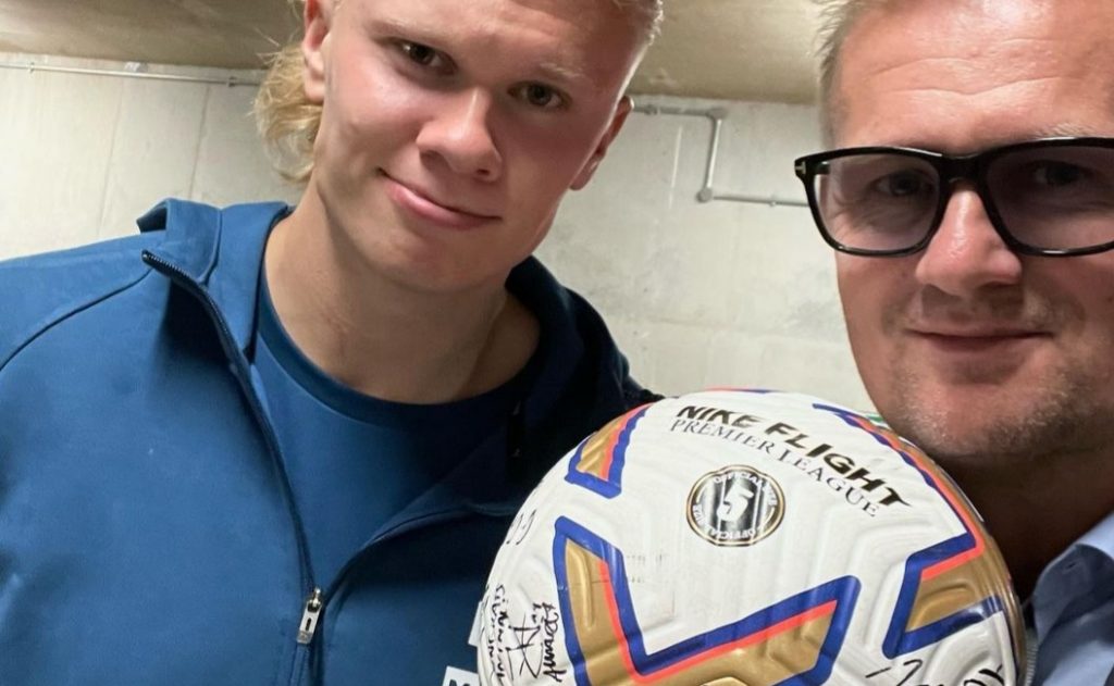 HAALAND TRA TRIPLETTE E ATTRIBUTI