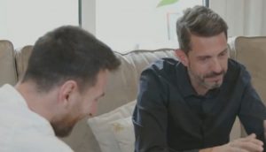 IL GIORNALISTA SI LASCIA ANDARE