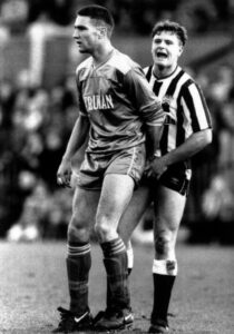Paul Gascoigne e Vinnie Jones (6 Febbraio 1988) - Ph Getty Images