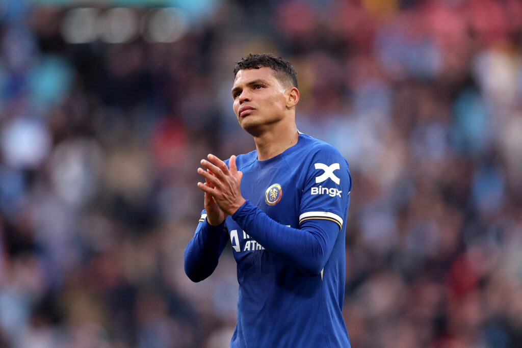 Thiago Silva saluta il Chelsea