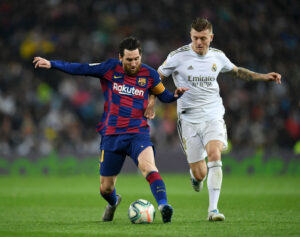 È sempre Clásico, il Real non fa scrivere Messi sulla maglie dello store