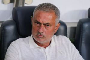 Mourinho: "Penseremo al Lille dopo aver preso il sole in piscina"