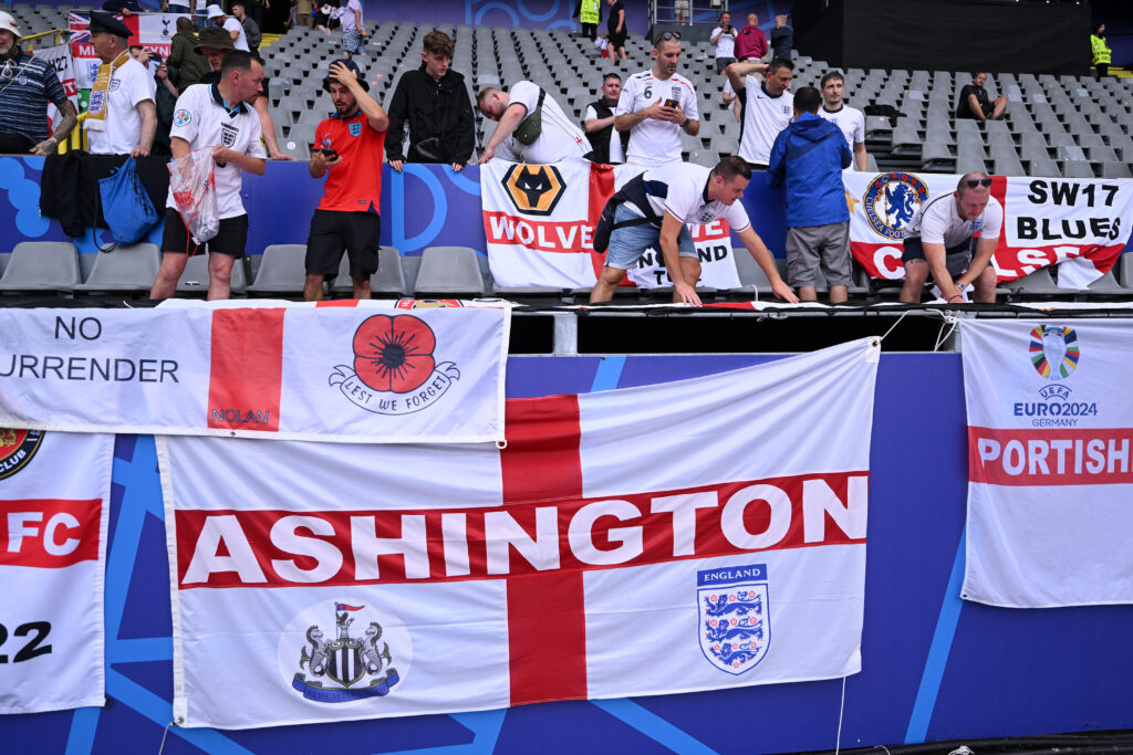 Tifosi inglesi si preparano alla semifinale di EUro 2024 Olanda-Inghilterra al Signal Iduna Park di Dortmund. (Foto di Stu Forster/Getty Images)