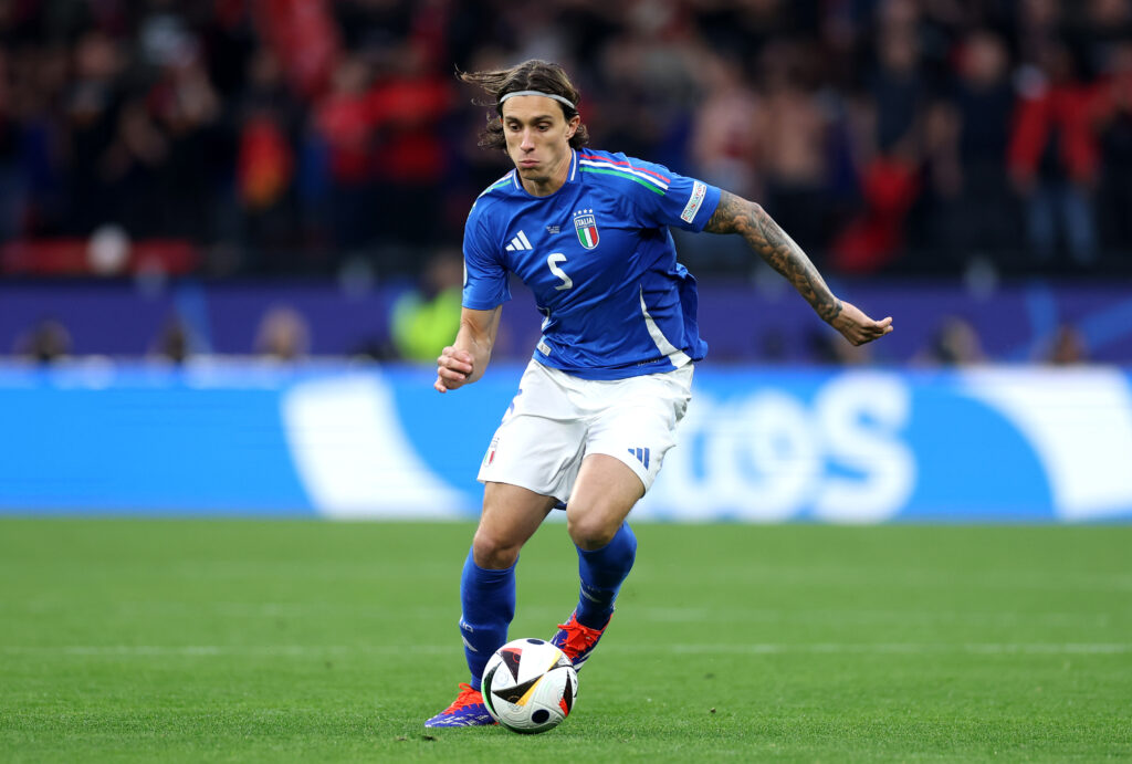Riccardo Calafiori con la maglia della nazionale - Ph Getty Images