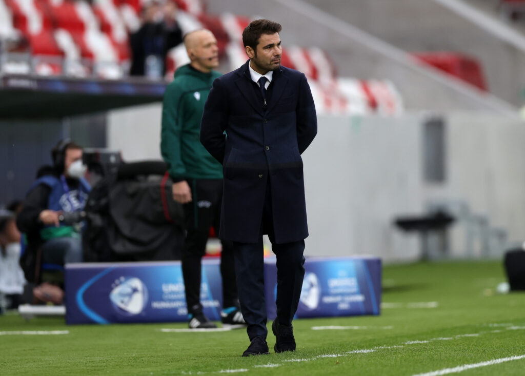 L'ex attaccante della Romania, Adrian Mutu, oggi allenatore. (Foto di David Balogh/Getty Images)