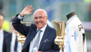 Sven-Goran Eriksson è sempre positivo: "Non lamentatevi, sorridete"