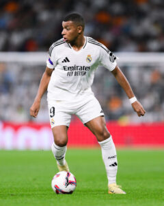 Real Madrid, Mbappé si ferma: salta il derby con l'Atletico e non solo...