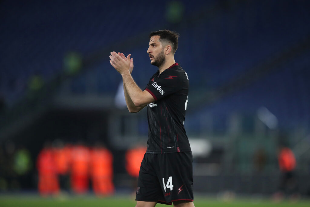 Manolas