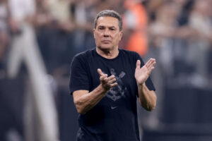Luxemburgo: "Vinicius fa cose da evitare, immaginate se Pelé..."