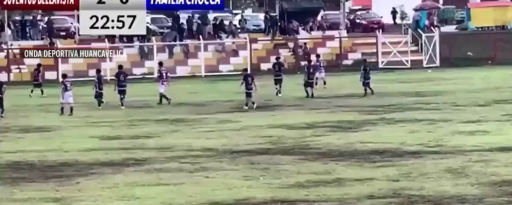 Fulmine si abbatte su un campo da calcio (Fonte Video Account X Asianblog.it)