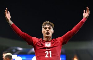 Nicola-Zalewski-Poland-celebrate-900x588