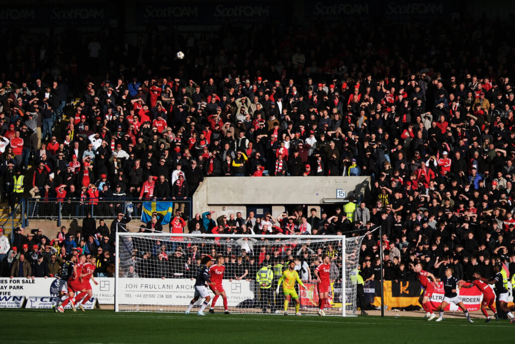 Dundee FC v Aberdeen FC - William Hill Premiership