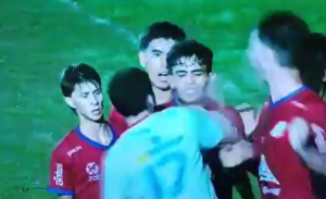 Follia in Uruguay, terribile pugno al volto dell'avversario (Fonte Video Account X Panenka Sport - Osvaldo de Arrascaeta Ramos)