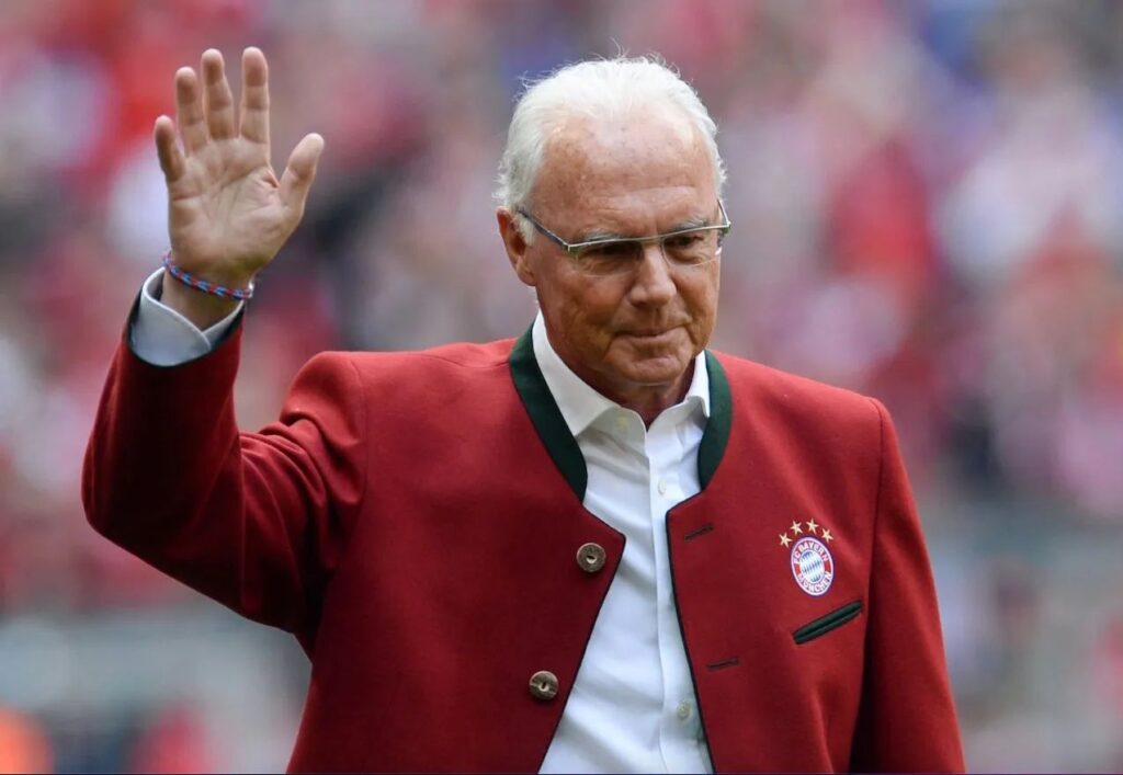 franz-beckenbauer-supercoppa-2025-derbystar-pallone-ufficiale-germania-bayern-monaco-stoccarda