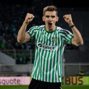 Llorente con la nuova maglia del Betis. Foto: account X del Betis