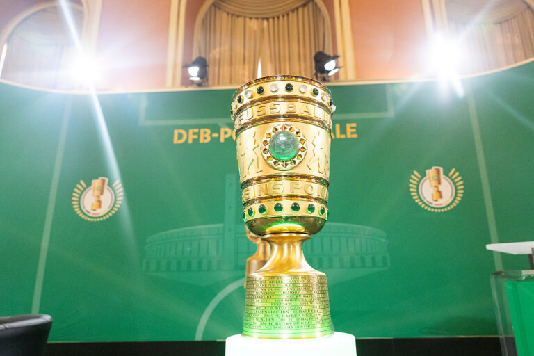 coppa di germania l hebc arriva allo stadio contro il dortmund su un autobus di linea da Derbyderbyderby.it coppa di germania l hebc arriva allo stadio contro il dortmund su un autobus di linea