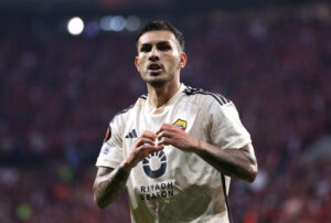 Paredes esulta dopo un gol
