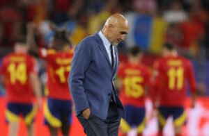 Spalletti deluso dopo la sconfitta con la Spagna