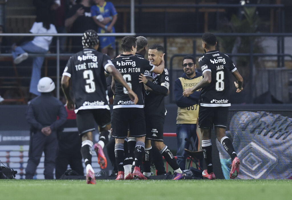 Santos v Vasco Da Gama - Brasileirao 2025