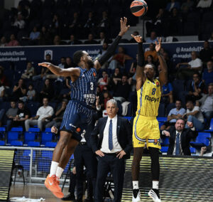 Anadolu Efes Istanbul v Maccabi Rapyd Tel Aviv - Euroleague 2025/2026