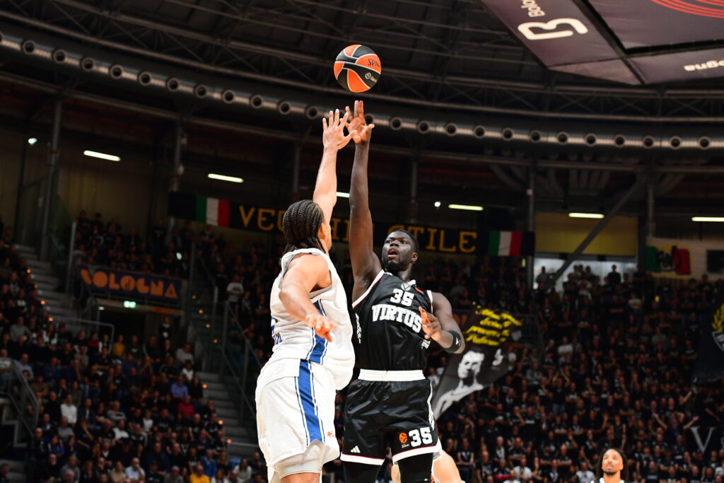 Virtus Bologna v Anadolu Efes Istanbul - Euroleague 2025/2026