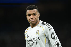 Mbappe con la maglia del Real Madrid