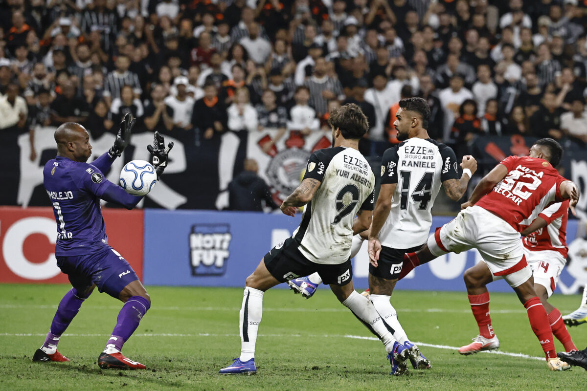 Corinthians v Santa Fe - Copa CONMEBOL Libertadores