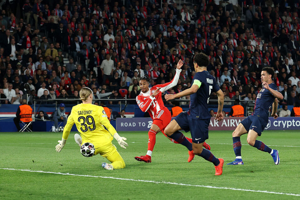 Rabbia Bayern, Kompany: "Due gol in fuorigioco". E il ds: "Il Psg sul 5-2 si sentiva in finale"