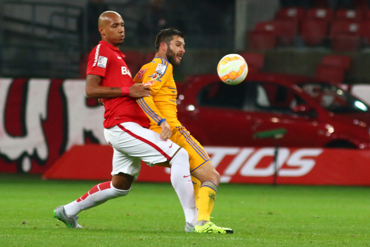 Internacional v Tigres - Copa Bridgestone Libertadores 2015 Semi-Finals