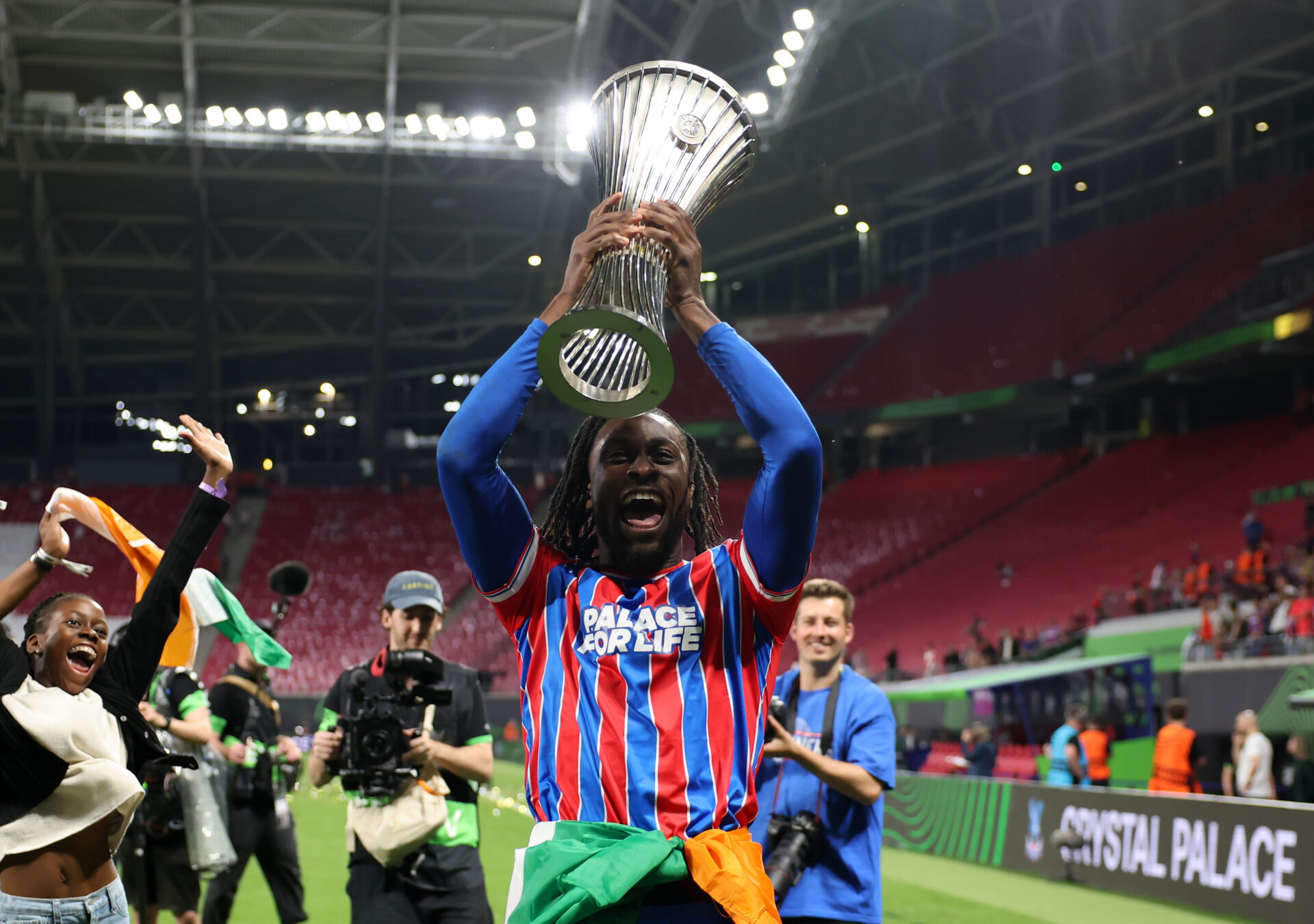 Guessand nella storia: l’attaccante del Palace è il primo a vincere due trofei Uefa nello stesso anno