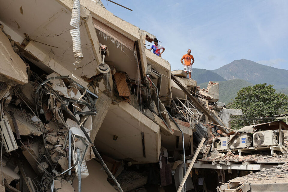 Terremoto, la moglie del calciatore Hector Bello muore per salvare la figlia: "Come glielo spiegherò?"