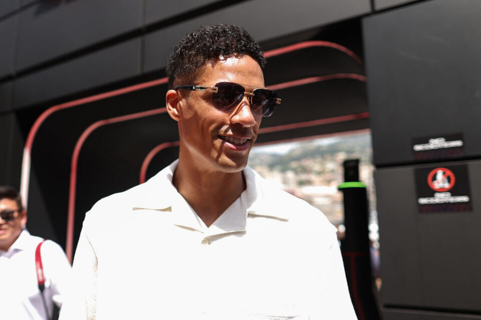 varane ha ora due campi da gioco a suo nome il lens lo ha omaggiato al centro sportivo la gaillette da Derbyderbyderby.it varane ha ora due campi da gioco a suo nome il lens lo ha omaggiato al centro sportivo la gaillette