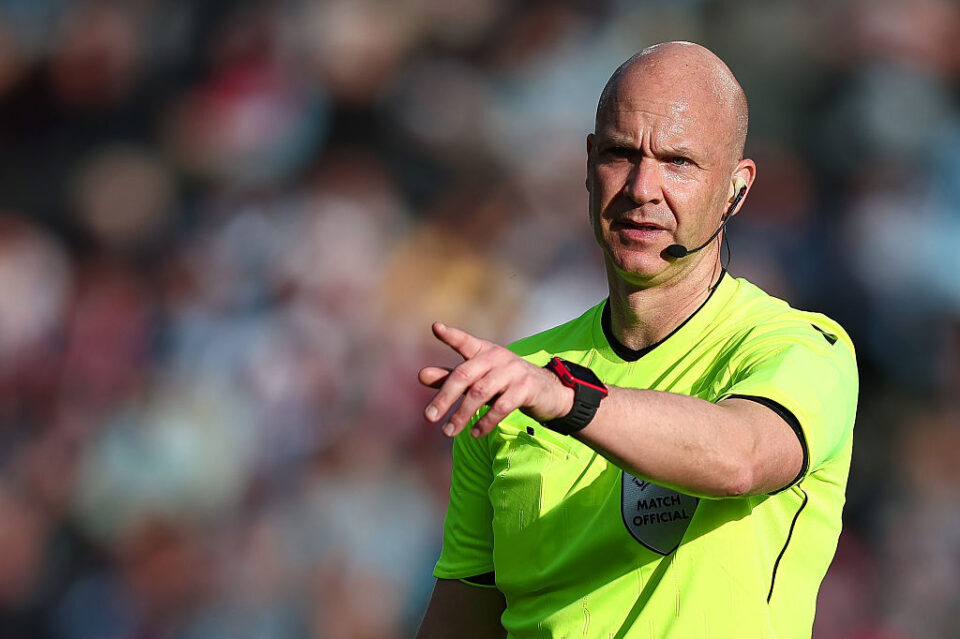 Anthony Taylor cambia vita? Il fischietto rimane, ma la nazione cambia...