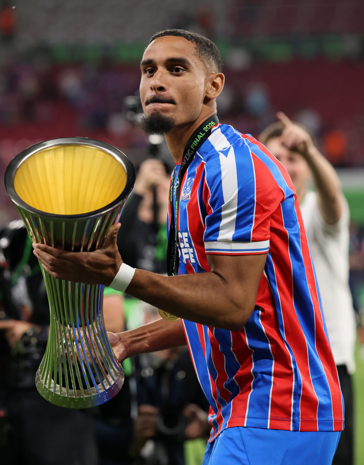 Maxence Lacroix festeggia la Conferecne League con il Crystal Palace - Ph Getty Images