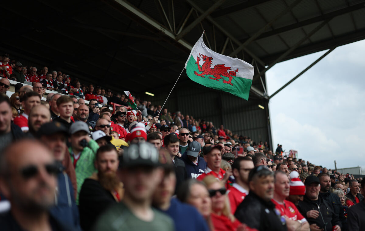 Cardiff Wrexham Galles
