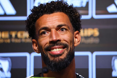 Colo Colo Unveils Vozinha As New Player