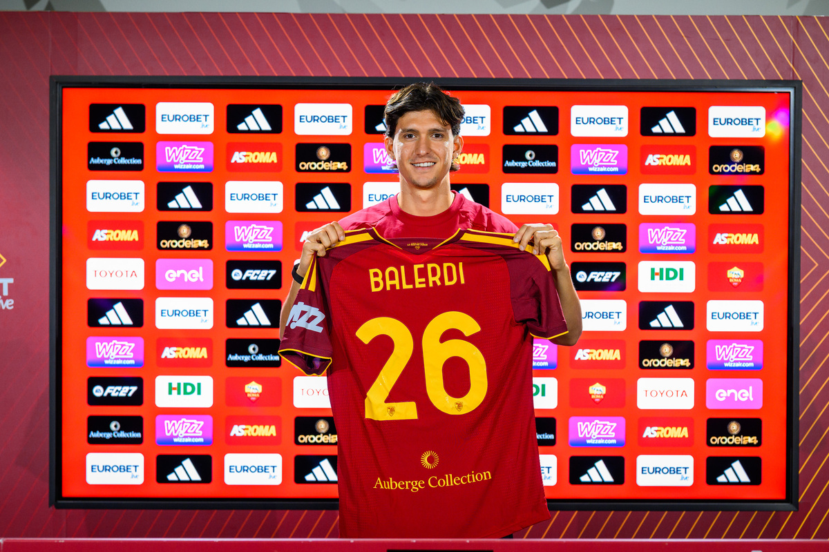 AS Roma Unveil New Signing Leonardo Balerdi