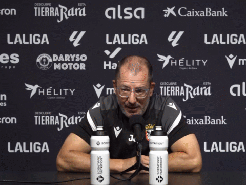 Josè Juan Romero, allenatore del Ceuta in conferenza stampa.