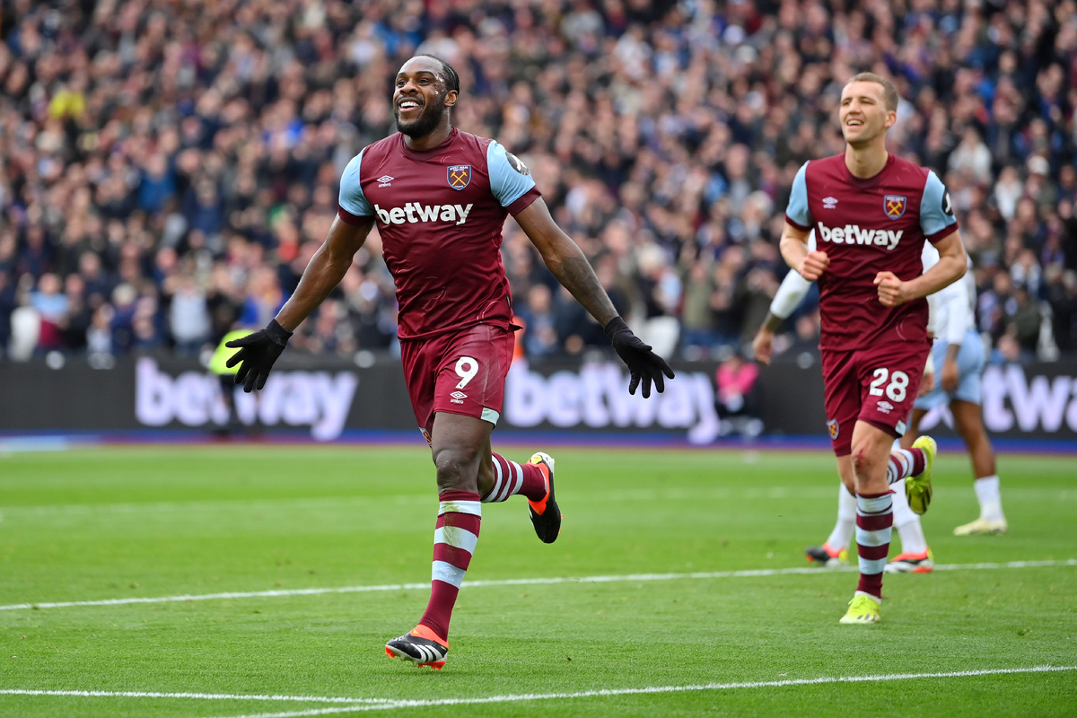West Ham United v Aston Villa - Premier League