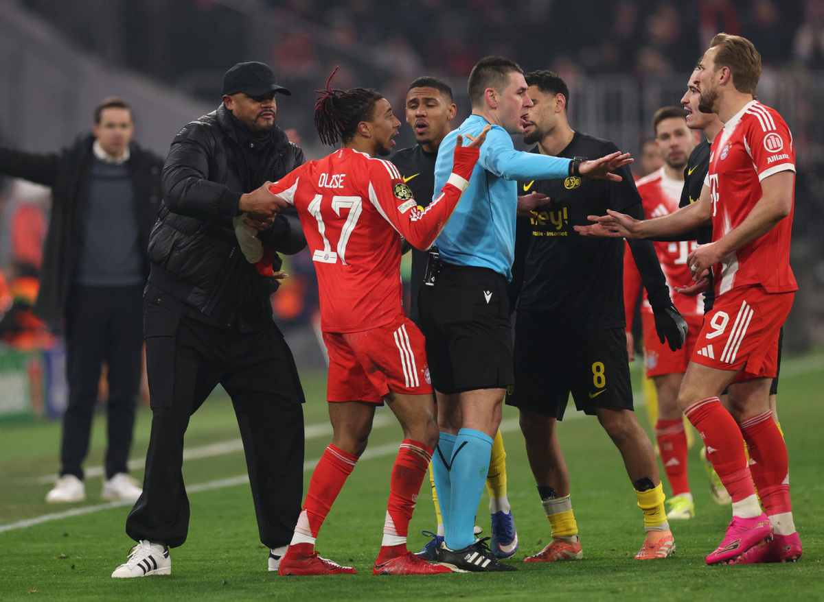 Olise, arbitri Bundesliga