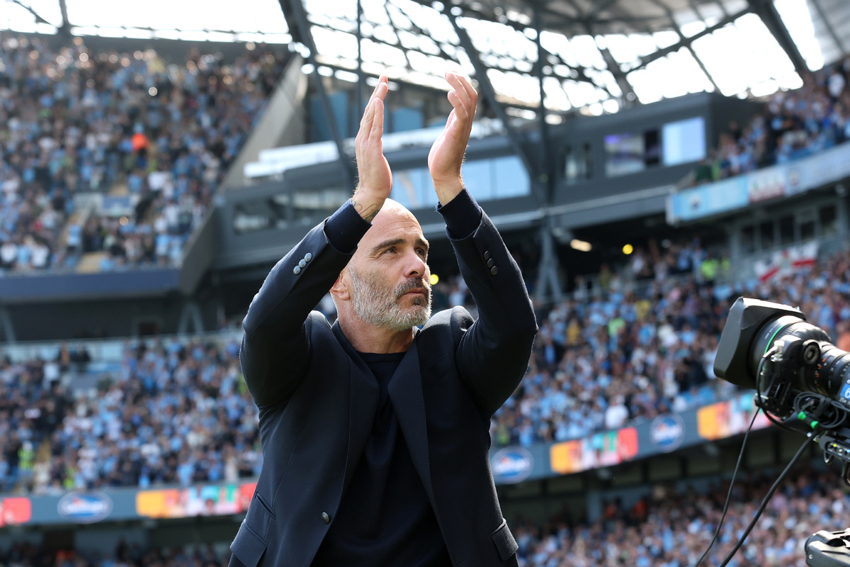 MANCHESTER, INGHILTERRA - 23 AGOSTO: Enzo Maresca, allenatore del Manchester City, applaude i tifosi prima della partita di Premier League 2026/27 tra Manchester City e AFC Bournemouth all'Etihad Stadium, il 23 agosto 2026 a Manchester, Inghilterra. (Foto di Michael Steele/Getty Images)